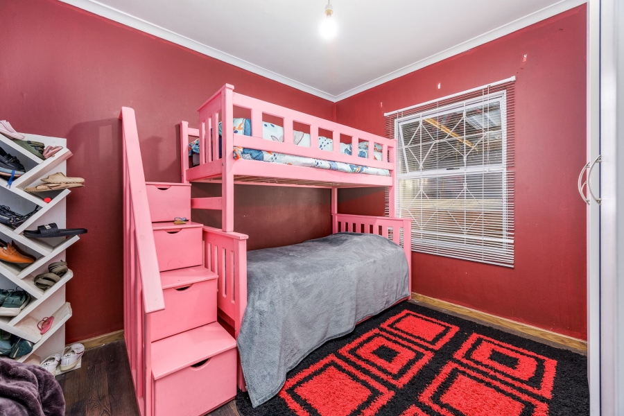 6 Bedroom Property for Sale in Silwood Heights Western Cape